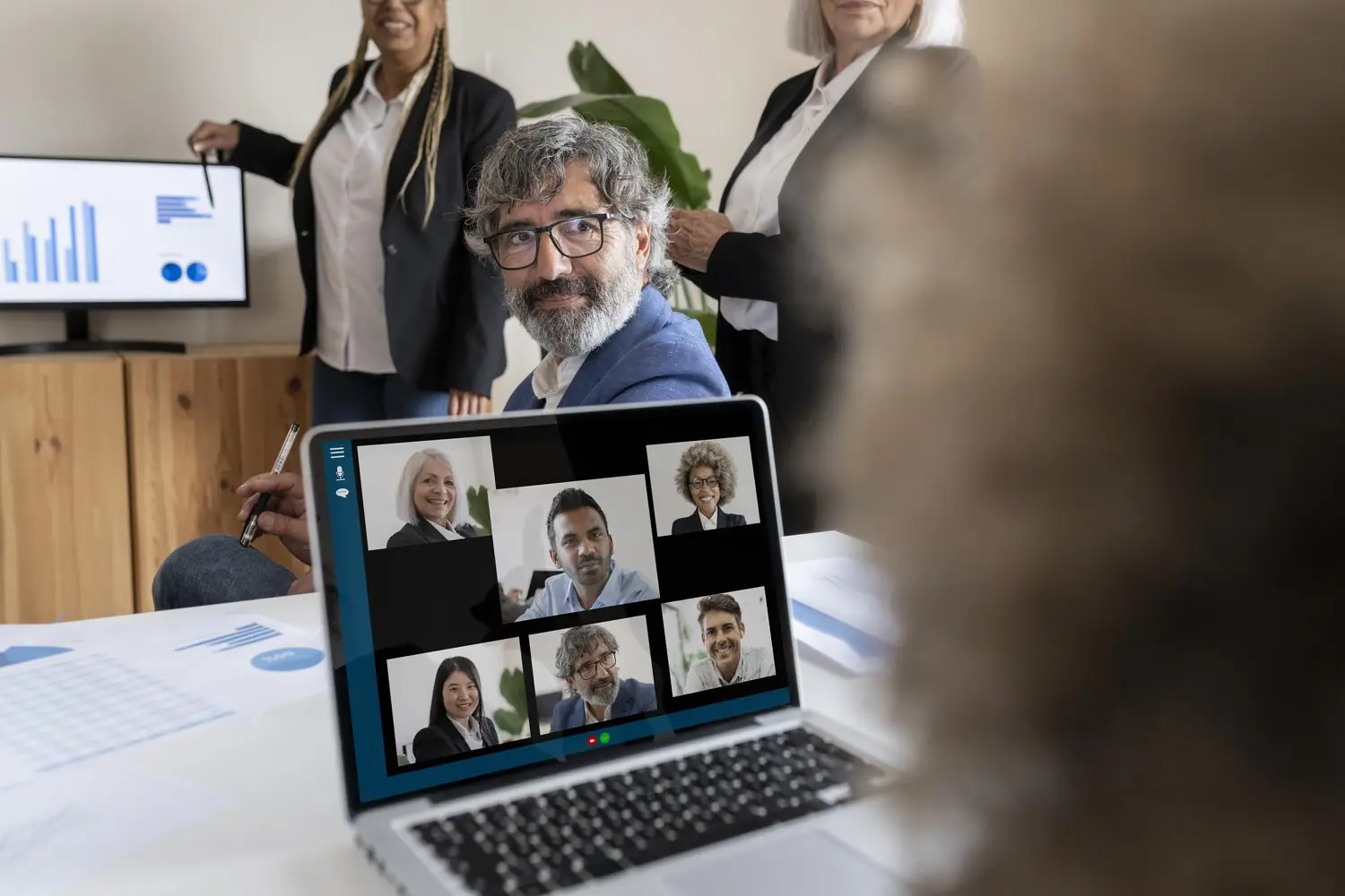 Budowanie zaufania w zespołach międzynarodowych online