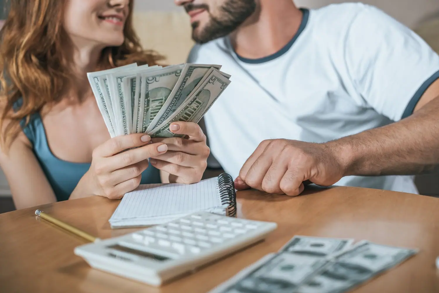 Finanse dla par: Wspólne czy osobne konta bankowe?