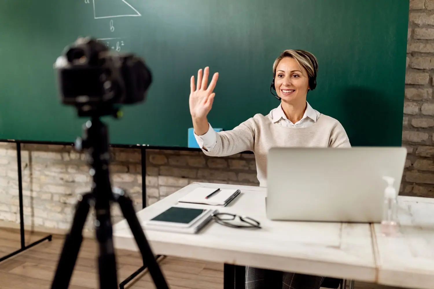 Kariera w branży edukacyjnej online: Tworzenie kursów i społeczności