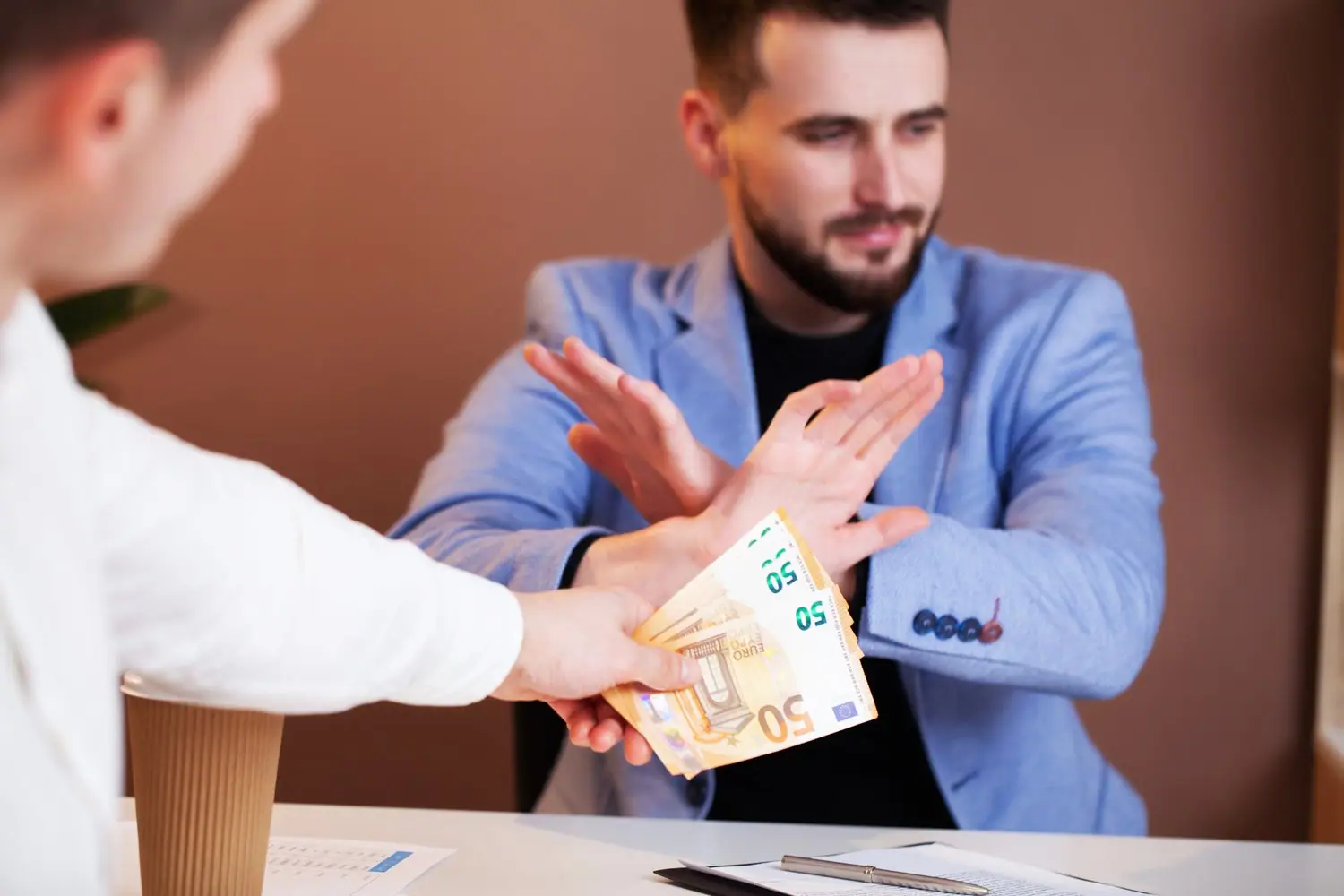 Jak negocjować wynagrodzenie przy zmianie pracy? Skuteczne techniki rozmowy z pracodawcą