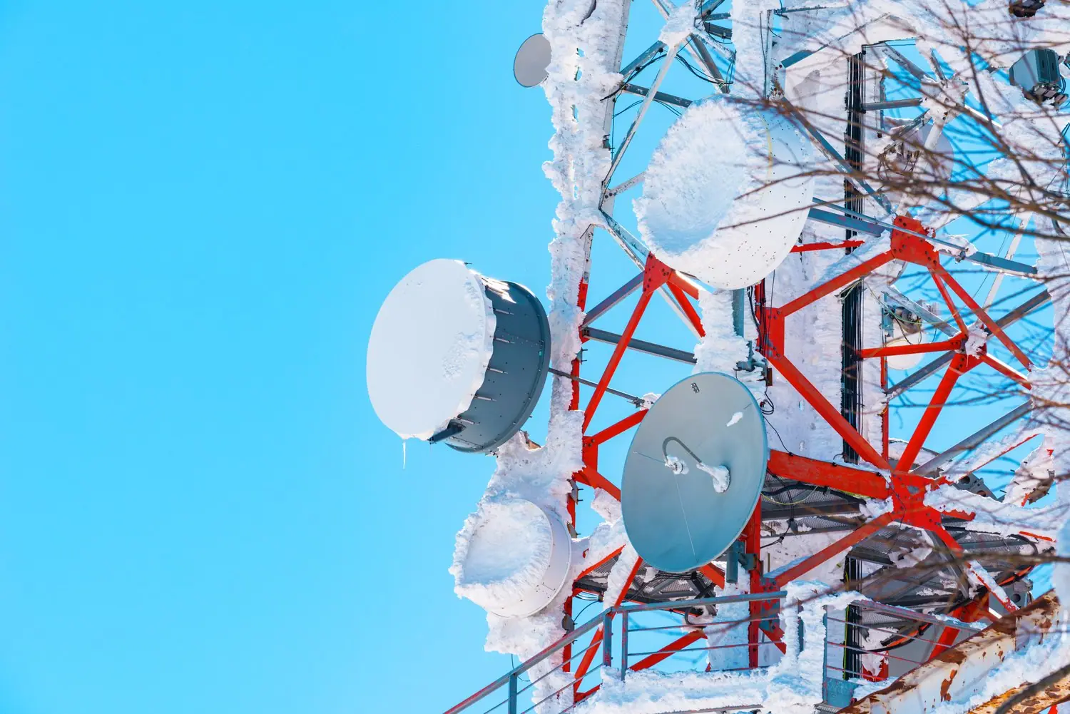 Czym różni się Bluetooth od Wi-Fi? Praktyczne zastosowania technologii bezprzewodowych