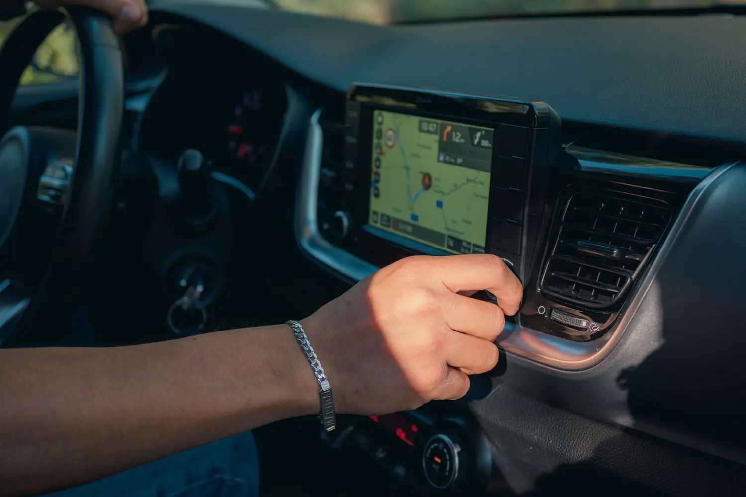 Czym się różni GPS od GLONASS? Systemy nawigacji satelitarnej w smartfonach