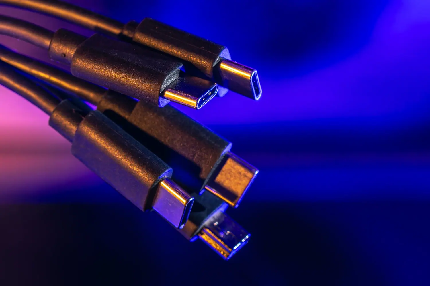 Czym się różni USB-C od micro USB? Przewodnik po złączach w urządzeniach mobilnych